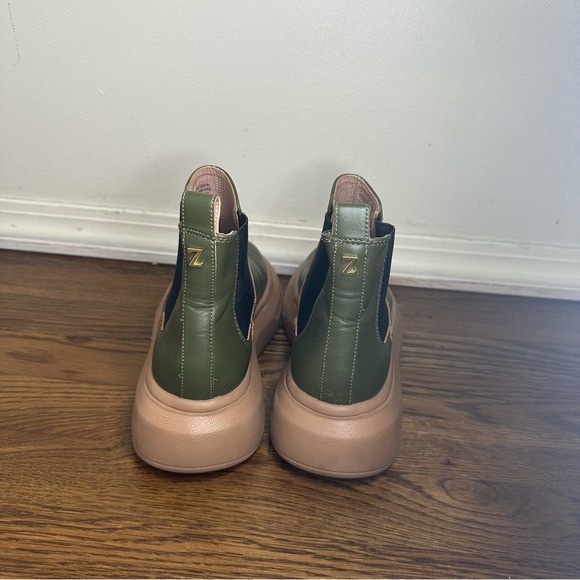 NWOB ZAC‎ Zac Posen Yogi Chelsea Boot in Military Green Size 7 - Picture 4 of 9